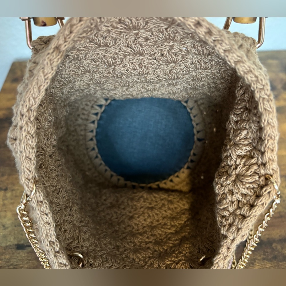 NEW Forever 21 Small Crochet Tote Bag/Crossbody Brown Gold Tan Bamboo Handles - Picture 4 of 5
